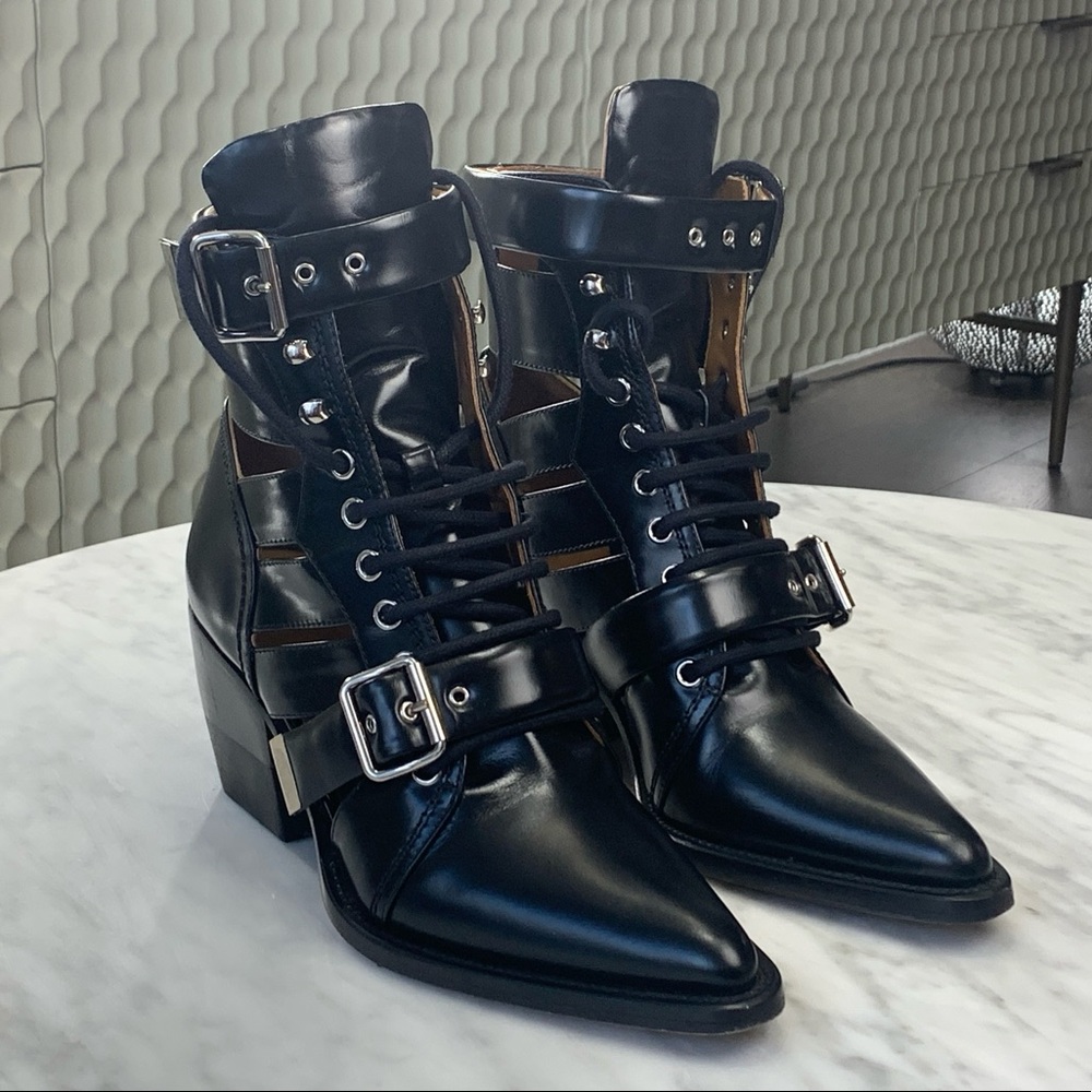 Chloé Rylee Leather Buckled Boots - Black